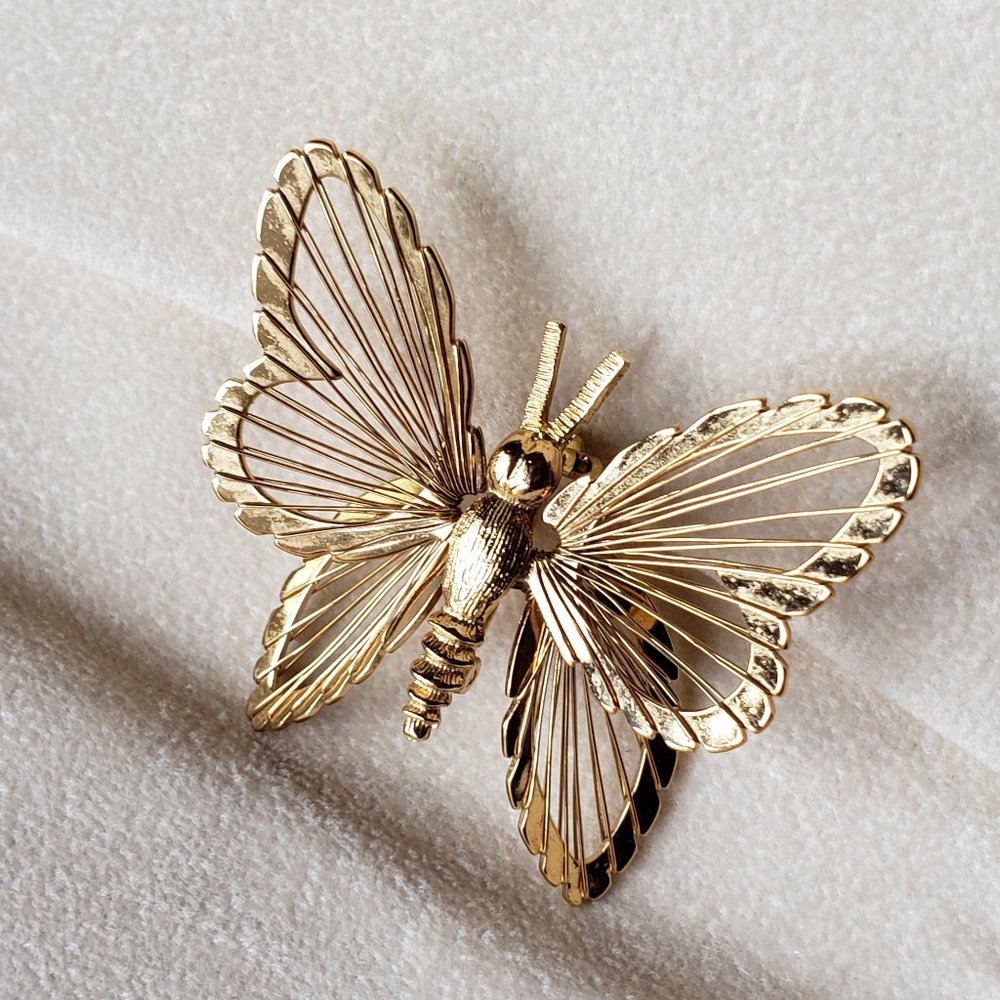 Monet Signed Gold Tone Butterfly Brooch/Pin 70s - Picture 4 of 7